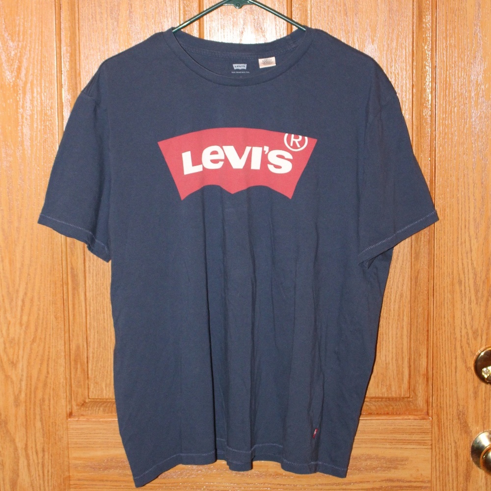 Levis, graphic tee  shirt